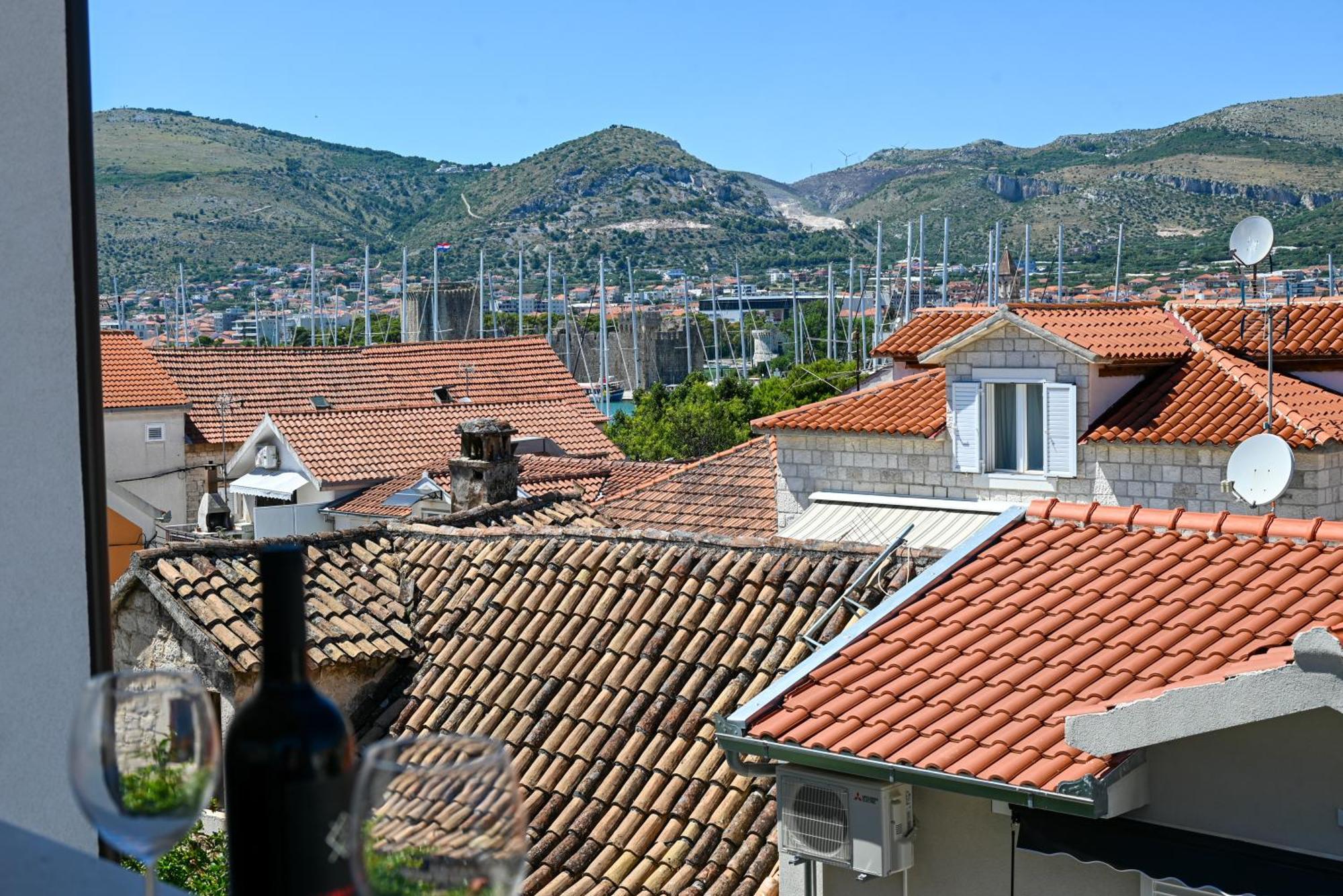 Downtown Apartments Maar Trogir Ngoại thất bức ảnh